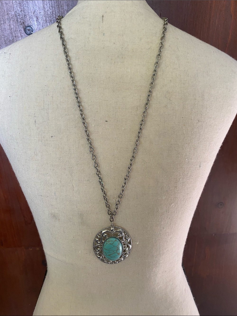 Southwestern Vintage Silver-Tone Pendant Necklace with Howlite Stone